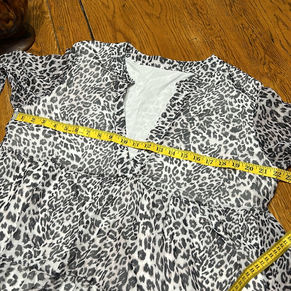 No brand tiered dress with bell sleeves. Animal print.  Lined. XL. - Picture 4 of 10